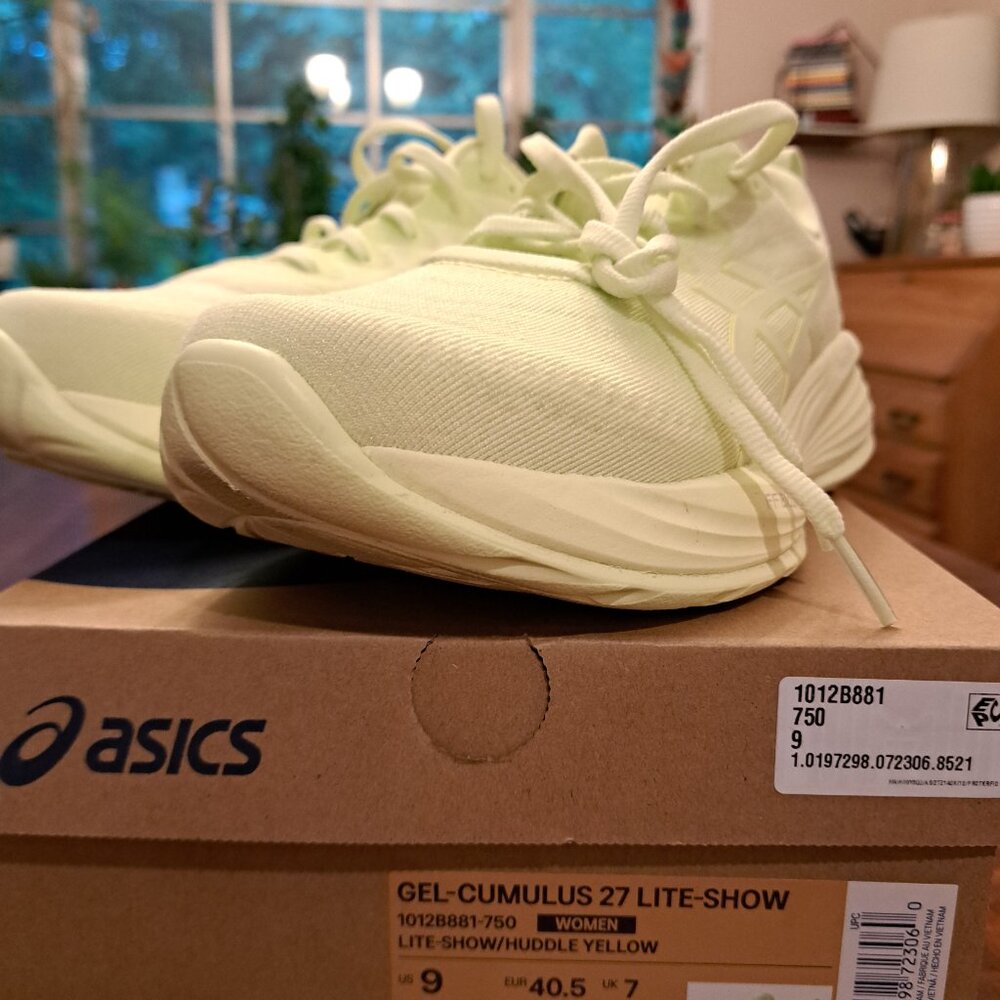 Pristine Asics Gel-Cumulus 27 Lite-Show Women Size 9 running/walking